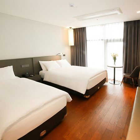 Westernlife Hotel Iksan Room photo